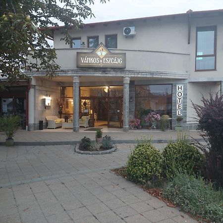 Vankos & Eszcajg Hotel Újhartyán Eksteriør billede